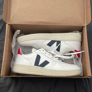 V-10 extra white Veja low top sneaker